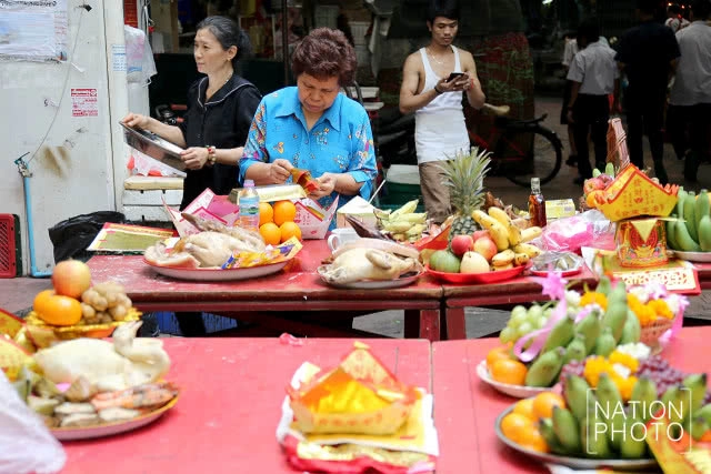 ไหว้บรรพบุรุษ ในวันสารทจีน