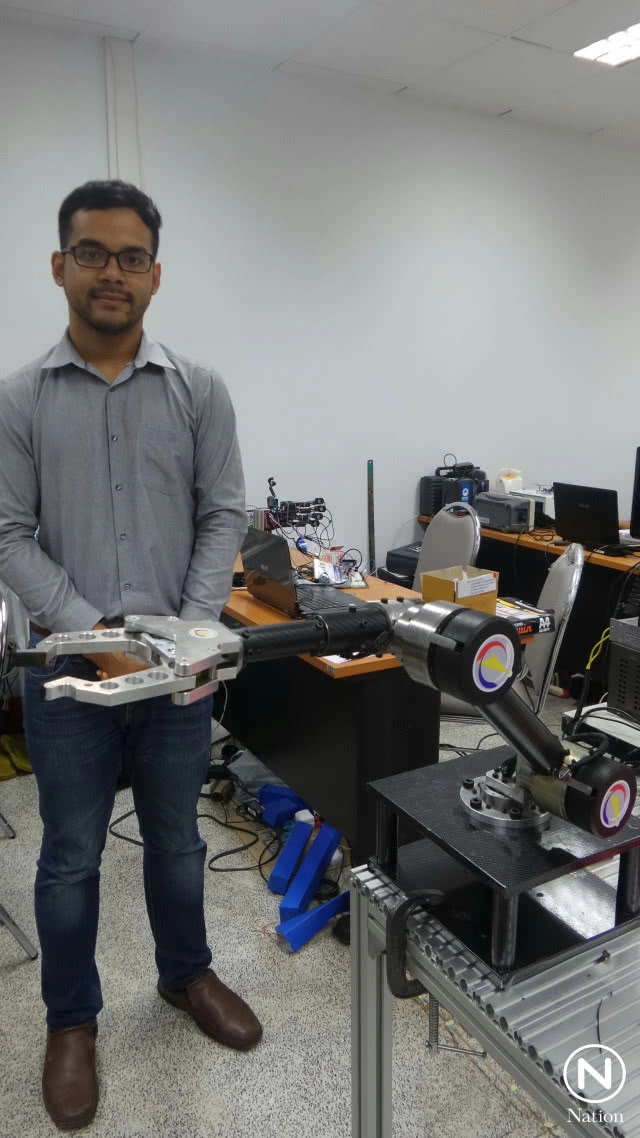 แขนกลหุ่นยนต์เก็บกู้ระเบิด ม.อ. ส่งมอบกลาโหม 10 ตัว ปลายปี 60