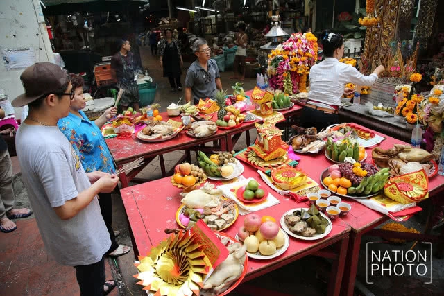 ไหว้บรรพบุรุษ ในวันสารทจีน