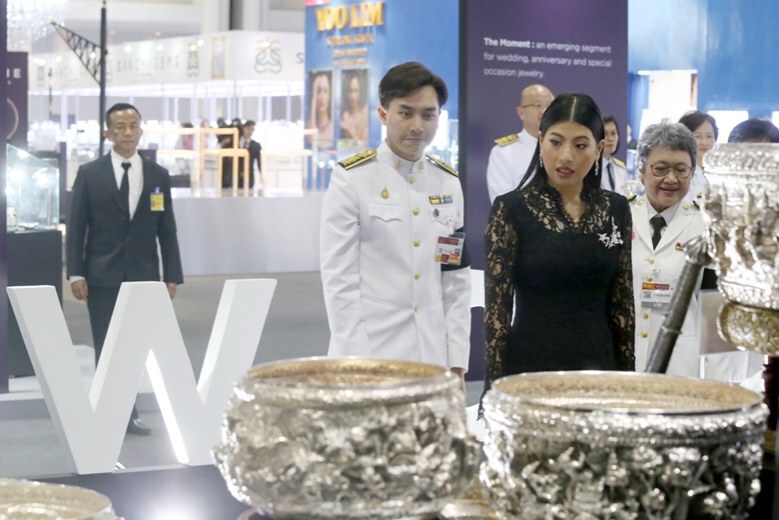 พระองค์หญิงสิริวัณณวรีฯ แสดงพระอัฉริยภาพออกแบบเครื่องประดับ