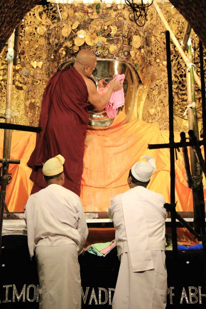 เที่ยวละไมฯ ตอน :: เที่ยวมัณฑะเลย์ ชมประเพณีสรงพระพักตร์