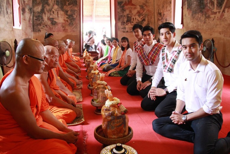 'อ๊อฟ' นำทีมนักแสดงรุ่นใหม่ร่วมกิจกรรม 7 สี รักษ์ประเพณีไทย 
