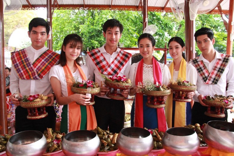 'อ๊อฟ' นำทีมนักแสดงรุ่นใหม่ร่วมกิจกรรม 7 สี รักษ์ประเพณีไทย 