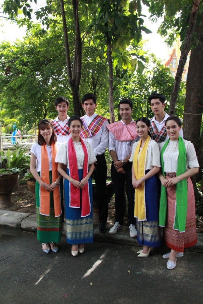 'อ๊อฟ' นำทีมนักแสดงรุ่นใหม่ร่วมกิจกรรม 7 สี รักษ์ประเพณีไทย 