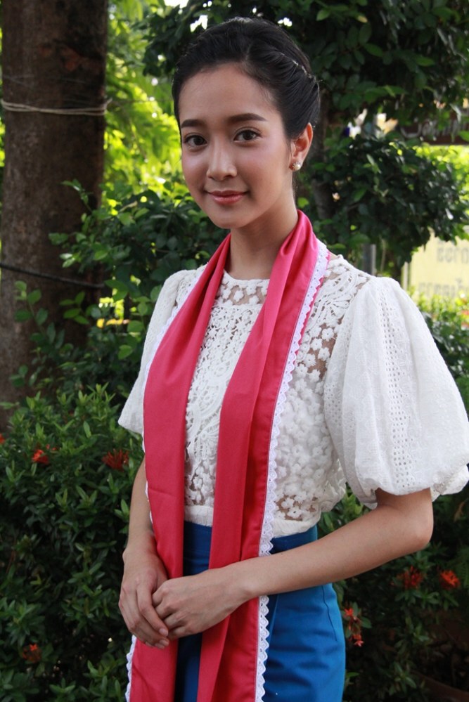 'อ๊อฟ' นำทีมนักแสดงรุ่นใหม่ร่วมกิจกรรม 7 สี รักษ์ประเพณีไทย 