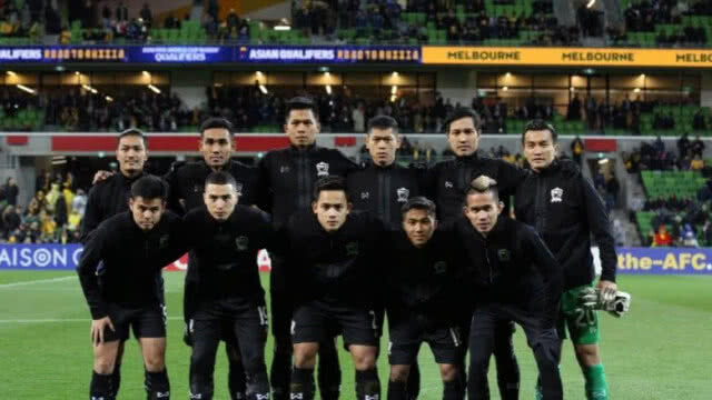 กัปตันการบินไทยขอบคุณแข้งช้างศึกหลังบุกพ่ายออสซี (มีคลิป)