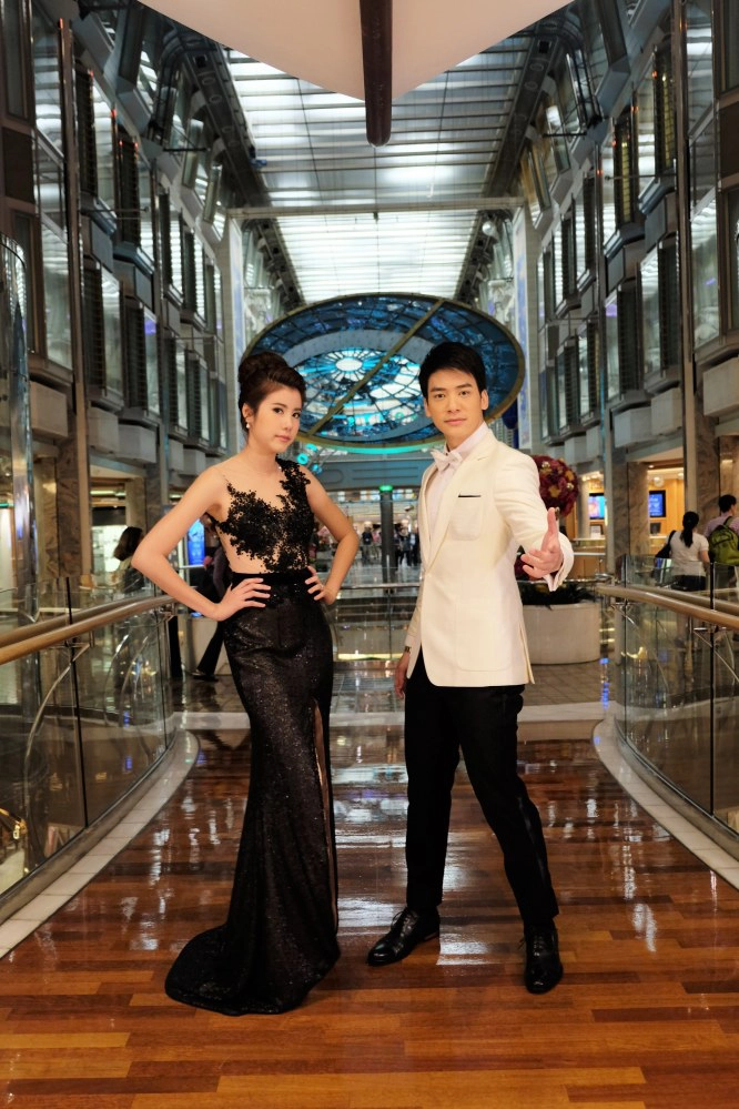 'บี้-เอสเธอร์' โชว์หวาน!! เต้นรำกลางเรือสำราญสุดหรู