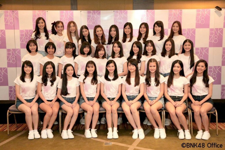 แฟนคลับมีกรี๊ด SHOW DC จัดพาเหรด 13 ศิลปิน