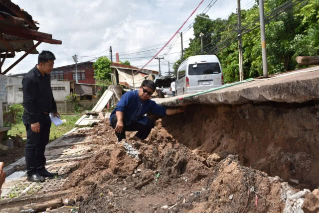 ฝนตกหนัก รูปปั้นพระยาพิชัยดาบหักทรุด