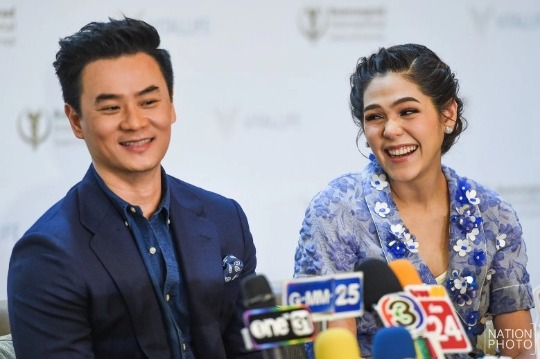 "ชมพู่-น็อต"แถลงเปิดใจ
หลังคลอดลูกแฝด