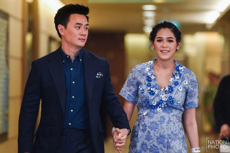 "ชมพู่-น็อต"แถลงเปิดใจ
หลังคลอดลูกแฝด