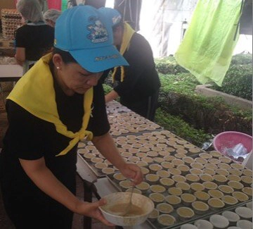 จิตอาสา "เราทำความดีด้วยหัวใจ" ช่วยบริการประชาชนกราบพระบรมศพ