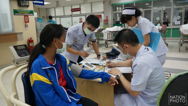 วุ่น! หามนักเรียนหญิงส่งรพ.กลางดึก