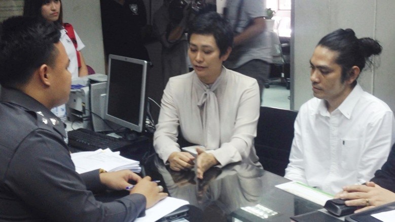 "อุ๊ หฤทัย"นักร้องดังพร้อมสามีโร่แจ้งตร.โดนมาเฟียอินเดียต่อย