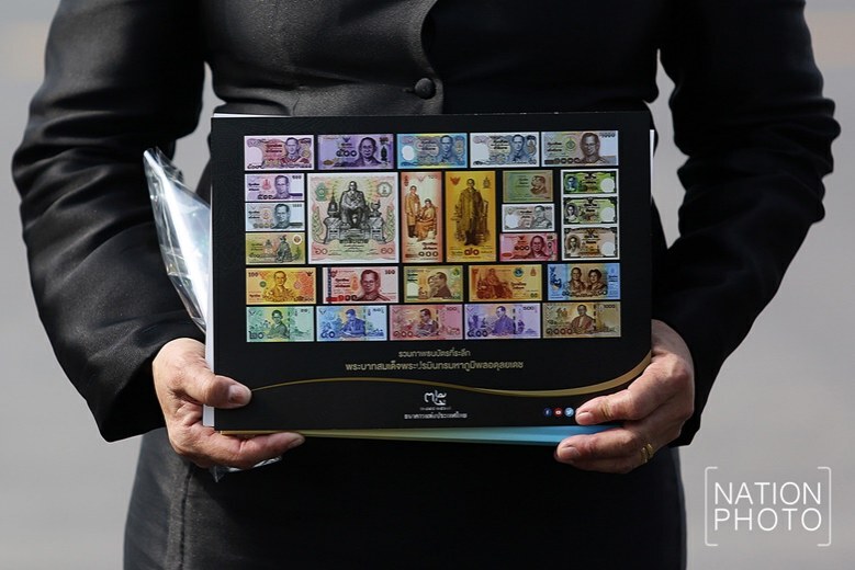 (ภาพชุด)ประชาชนกราบสักการะพระบรมศพ