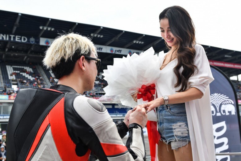 'แพท' โพสต์ซึ้ง! ครบรอบ 1 ปี 'เบนซ์ เรซซิ่ง' ขอแต่งงาน