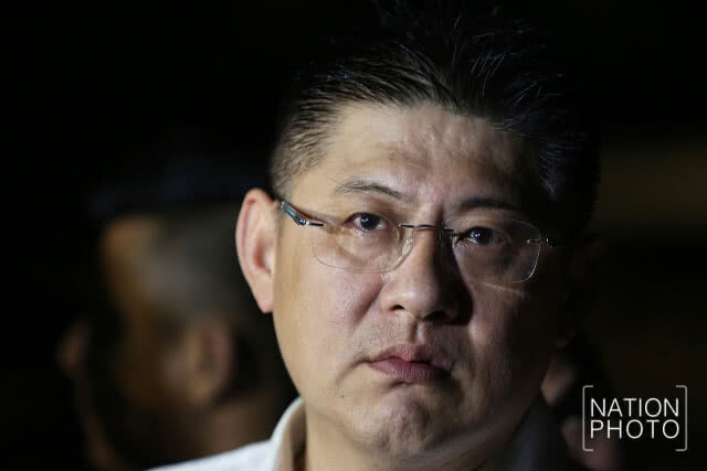 (ภาพชุด) "สรยุทธ" ออกจากเรือนจำ