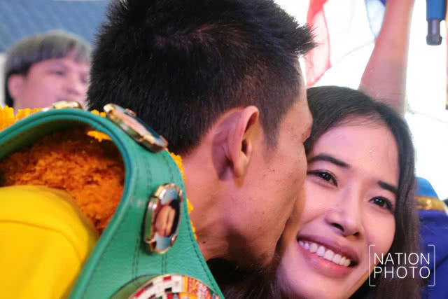 ศรีสะเกษ หอบเข็มขัดแชมป์กลับไทยแล้ว