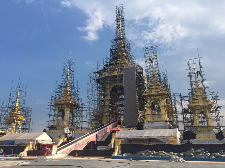 โปรดเกล้าฯ วันยกพระนพปฎลมหาเศวตฉัตรยอดพระเมรุมาศ 18 ต.ค. นี้