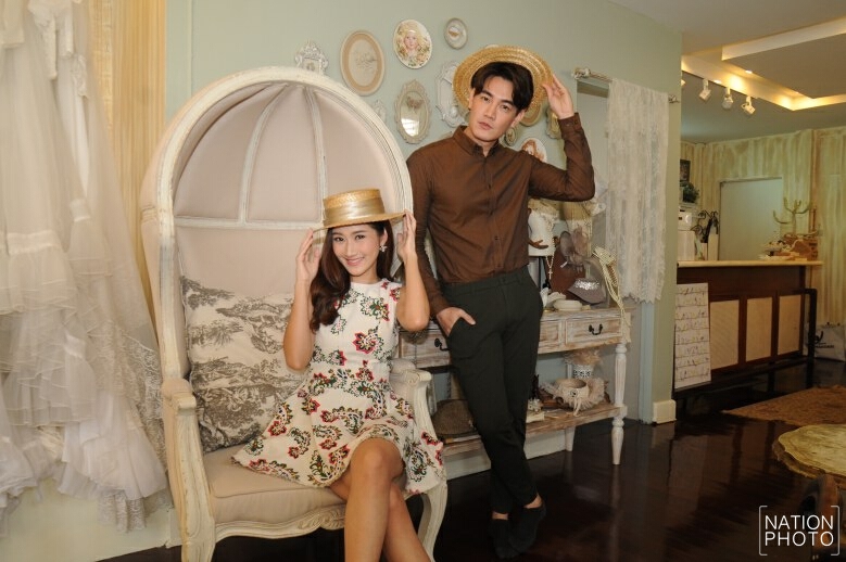 ‘ฟลุค – ยีน’ เข้าโหมดหวาน-วินเทจ  ‘ชวนพิสมัยคาเฟ่’