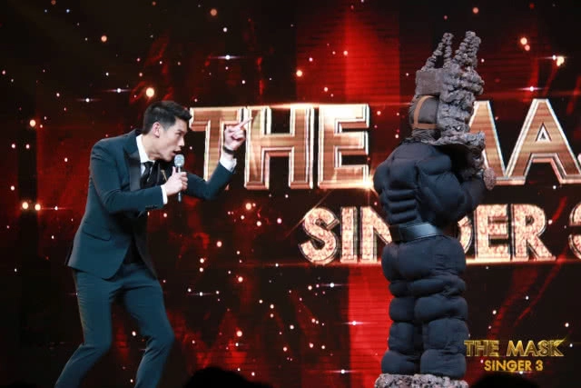 อึ้ง!ทั้งประเทศ
หน้ากากหิน คือเขาคนนี้