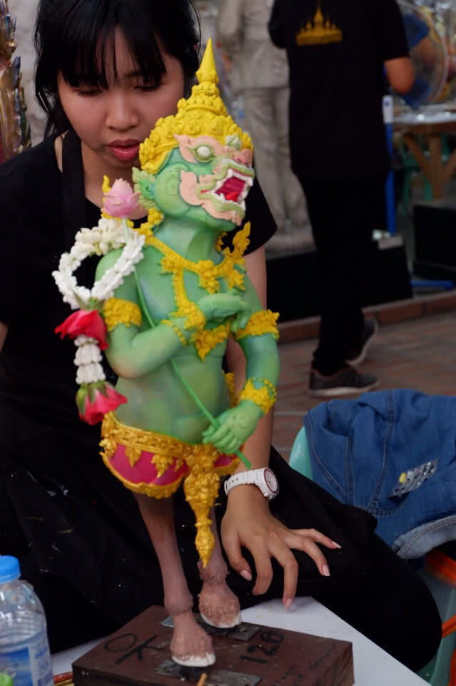 ประติมากรรมประกอบพระเมรุมาศ คืบหน้าเกิน 90%