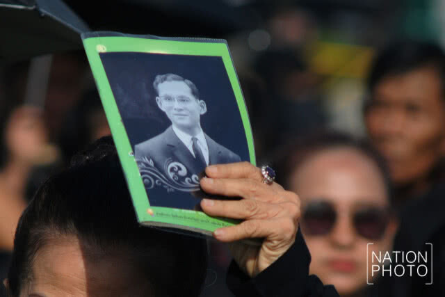 (ภาพชุด)ประชาชนเข้ากราบสักการะพระบรมศพ รัชกาลที่ 9