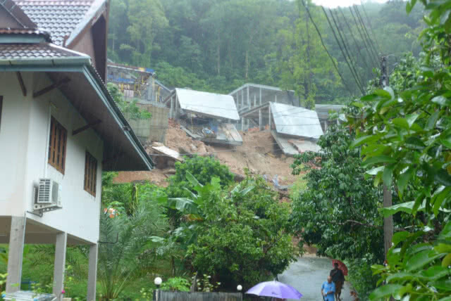 ภูเก็ตฝนตกหนักหลายพื้นที่ มีน้ำท่วมขัง-ดินสไลด์ต่อเนื่อง