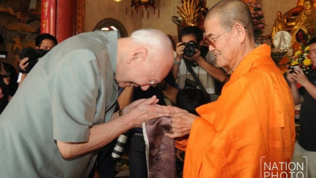 (ภาพชุด) "มาร์ค" อวยพรวันเกิดครบรอบ 92 ปี "พิชัย"