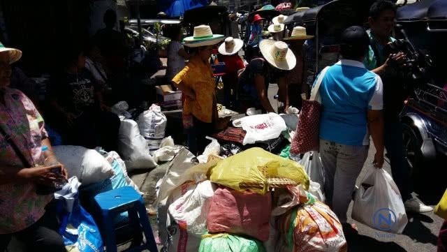 งานบุญยิ่งใหญ่ ช่วยผู้ยากไร้
ประเพณีทิ้งกระจาด ปี 2560
 มูลนิธิป่อเต็กตึ๊ง