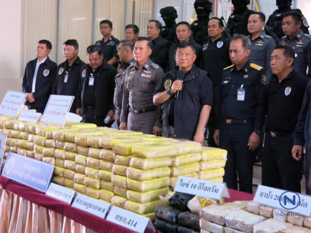 รอง ผบ.ตร. 
จับยาบ้า 6.5 ล้านเม็ด
ไอซ์อีก 10 กก.
มูลค่า 1.3 พันล้าน