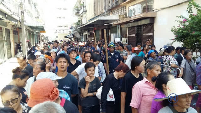 งานบุญยิ่งใหญ่ ช่วยผู้ยากไร้
ประเพณีทิ้งกระจาด ปี 2560
 มูลนิธิป่อเต็กตึ๊ง