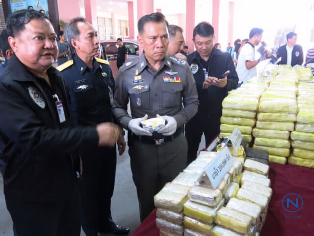 รอง ผบ.ตร. 
จับยาบ้า 6.5 ล้านเม็ด
ไอซ์อีก 10 กก.
มูลค่า 1.3 พันล้าน
