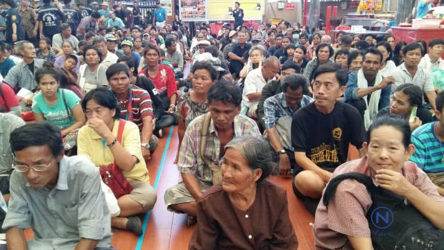 งานบุญยิ่งใหญ่ ช่วยผู้ยากไร้
ประเพณีทิ้งกระจาด ปี 2560
 มูลนิธิป่อเต็กตึ๊ง