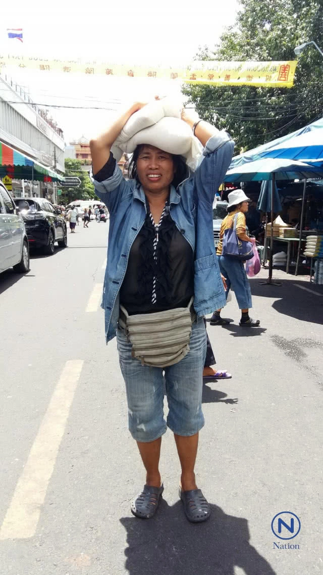 งานบุญยิ่งใหญ่ ช่วยผู้ยากไร้
ประเพณีทิ้งกระจาด ปี 2560
 มูลนิธิป่อเต็กตึ๊ง