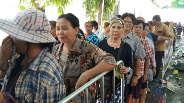 งานบุญยิ่งใหญ่ ช่วยผู้ยากไร้
ประเพณีทิ้งกระจาด ปี 2560
 มูลนิธิป่อเต็กตึ๊ง