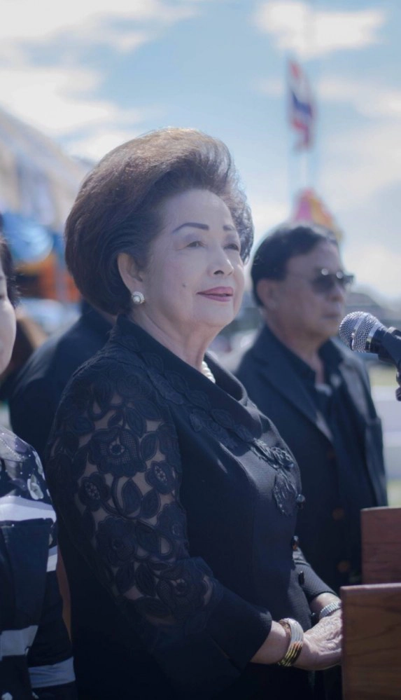 ลุงตู่..รู้จักมั้ย?  "เจ๊สมทรง"  บ้านใหญ่ "ยุดยา" 