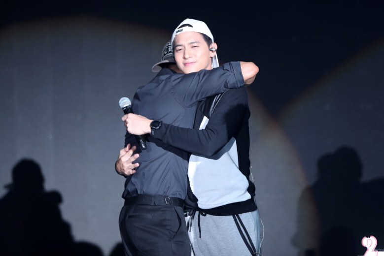 "เจมส์จิ" ปลื้ม! "เกรท" เซอร์ไพรส์เค้กวันเกิดก้อนแรก!!