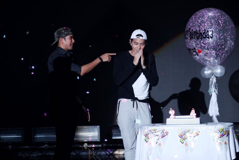 "เจมส์จิ" ปลื้ม! "เกรท" เซอร์ไพรส์เค้กวันเกิดก้อนแรก!!