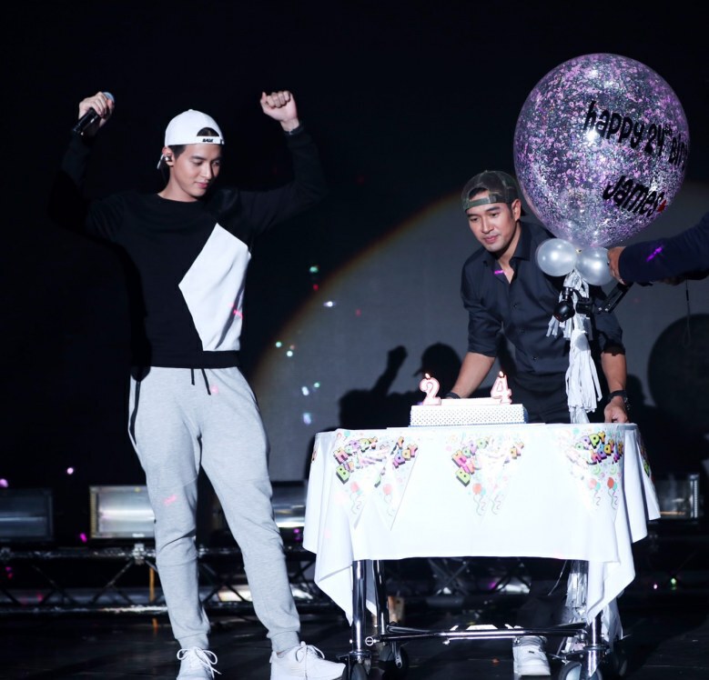 "เจมส์จิ" ปลื้ม! "เกรท" เซอร์ไพรส์เค้กวันเกิดก้อนแรก!!