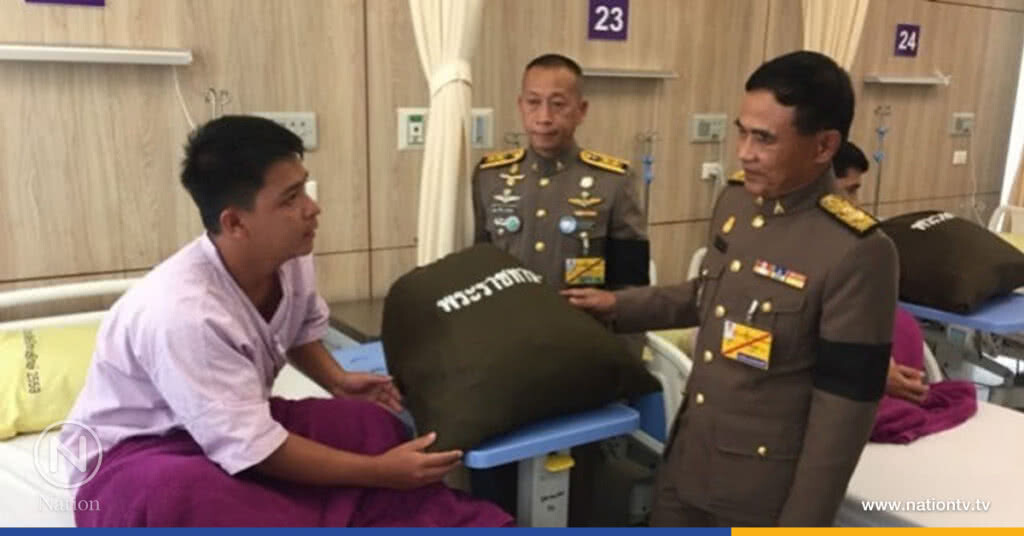 ร.10 พระราชทานกำลังใจแก่ผู้ปฏิบัติหน้าที่ในจังหวัดชายแดนใต้ ร.10 พระราชทานกำลังใจแก่ผู้ปฏิบัติหน้าที่ในจังหวัดชายแดนใต้