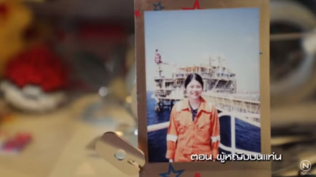 "เจาะชีวิตคนบนแท่น" ตอนที่ 7 : ผู้หญิงบนแท่น "เจาะชีวิตคนบนแท่น" ตอนที่ 7 : ผู้หญิงบนแท่น