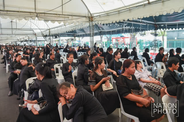 10 วันสุดท้าย "พสกนิกร" กราบพระบรมศพ ร.๙