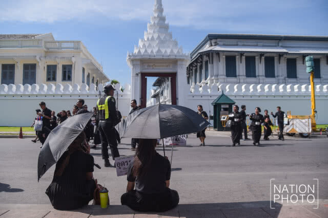 10 วันสุดท้าย "พสกนิกร" กราบพระบรมศพ ร.๙