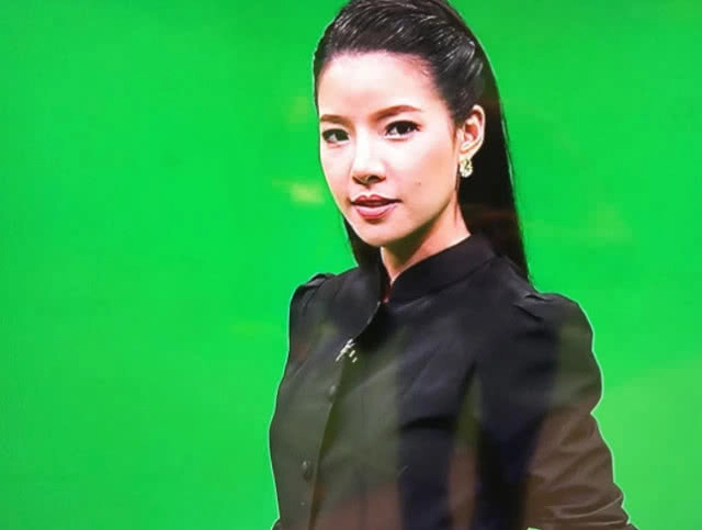 กวาง อรการ จิวะเกียรติ 
แกร่งเกินพิกัด
จากวงการบันเทิง
สู่ผู้ประกาศข่าว