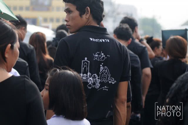 ปชช.กราบพระบรมศพเนืองแน่น ยอดรวม 323 วัน เกือบ 11 ล้านคน