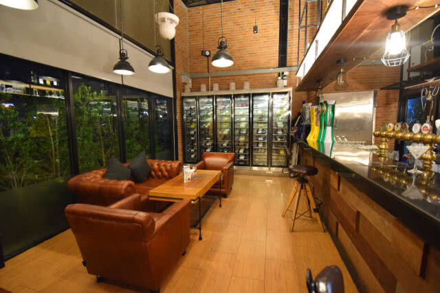 อร่อยปักหมุด : บรีซ คาเฟ่ แอนด์ บาร์ ร้านริมทะเลสาบ อาหารอร่อยหลากหลายสไตล์ กับบรรยากาศสบาย