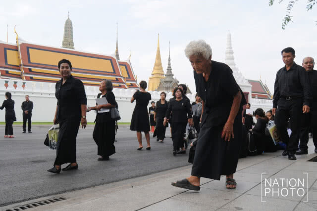ปชช.กราบพระบรมศพเนืองแน่น ยอดรวม 323 วัน เกือบ 11 ล้านคน