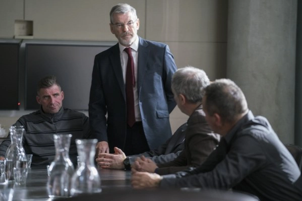 คุยกับ "แจ็คกี้ ชาน" สลัดลุคฮา สวมบทบู๊"เพียซ บรอสแนน"