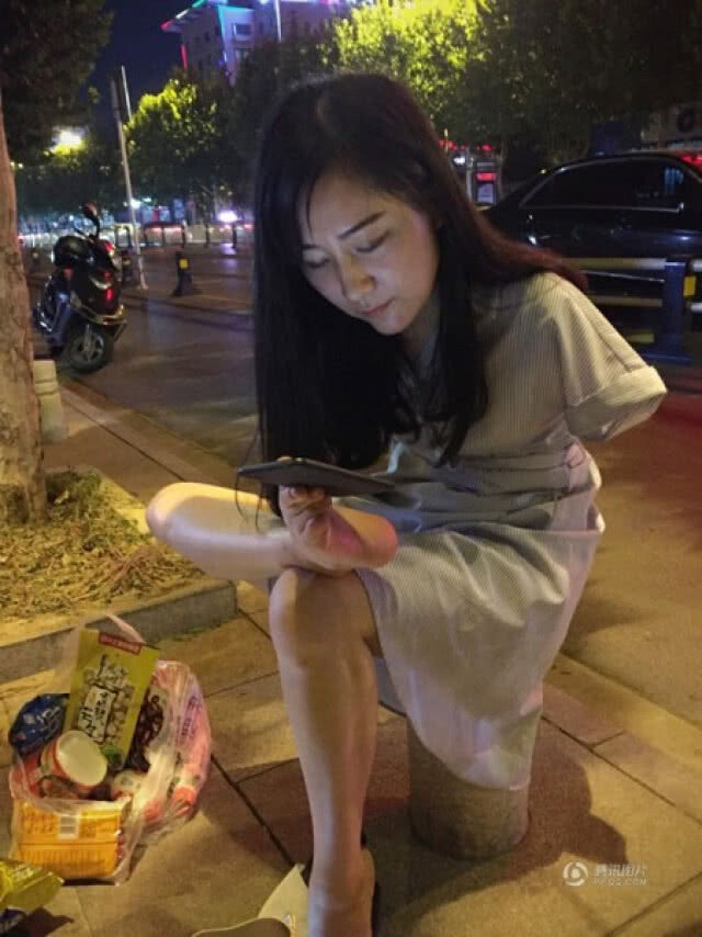 สาวจีนขวัญใจในโลกออนไลน์ แม้ไร้แขนทั้ง 2 ข้าง